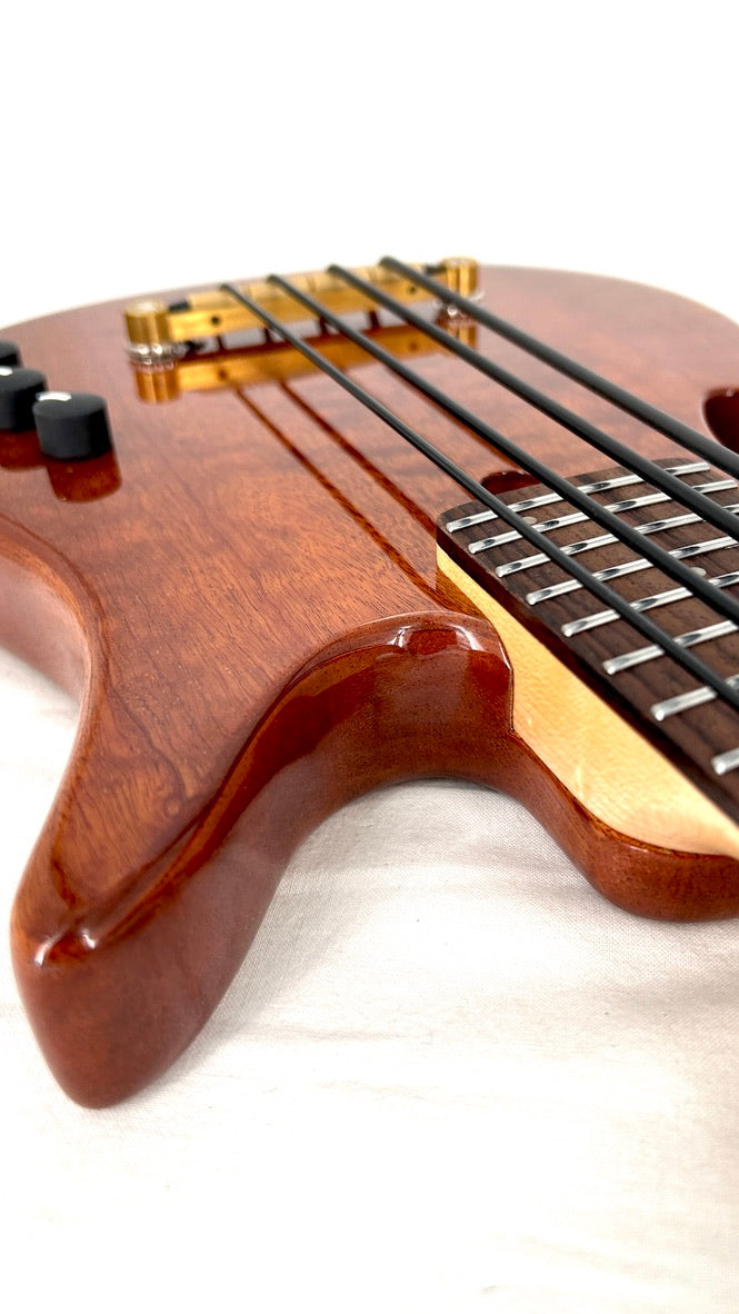 Akama Mini Bass