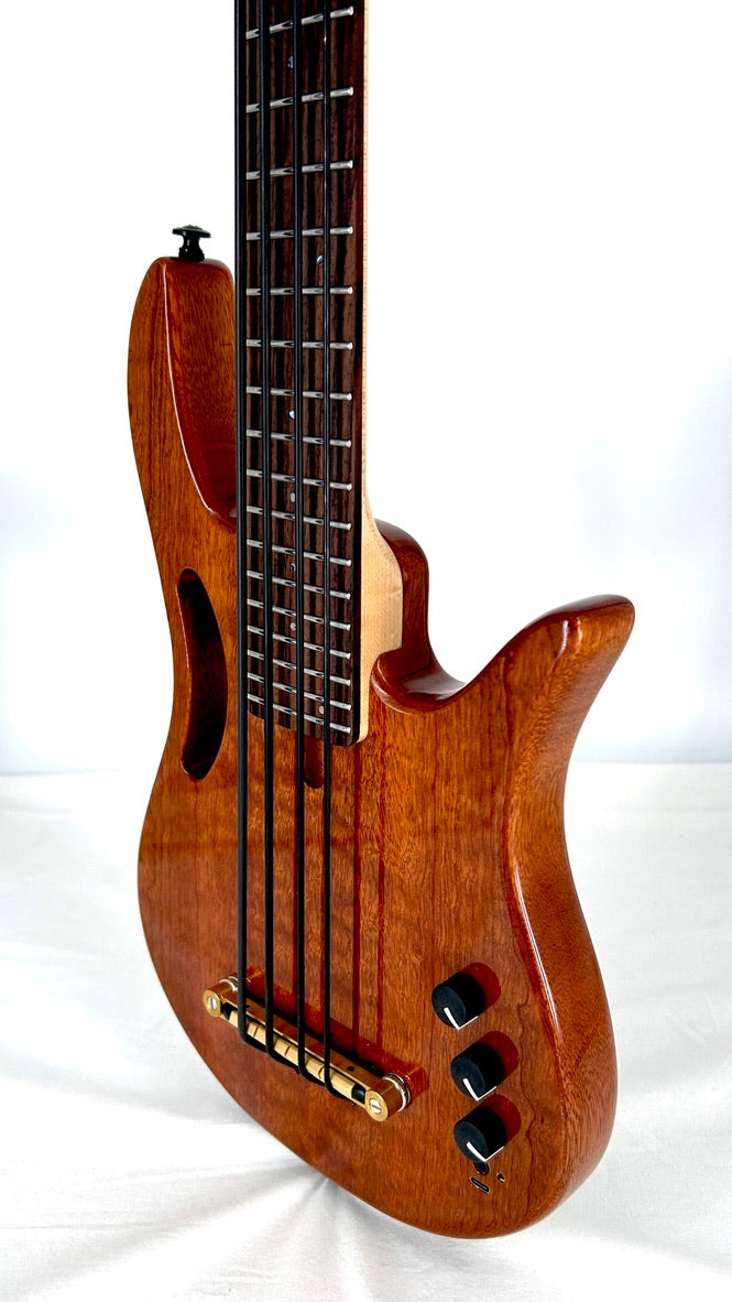 Akama Mini Bass