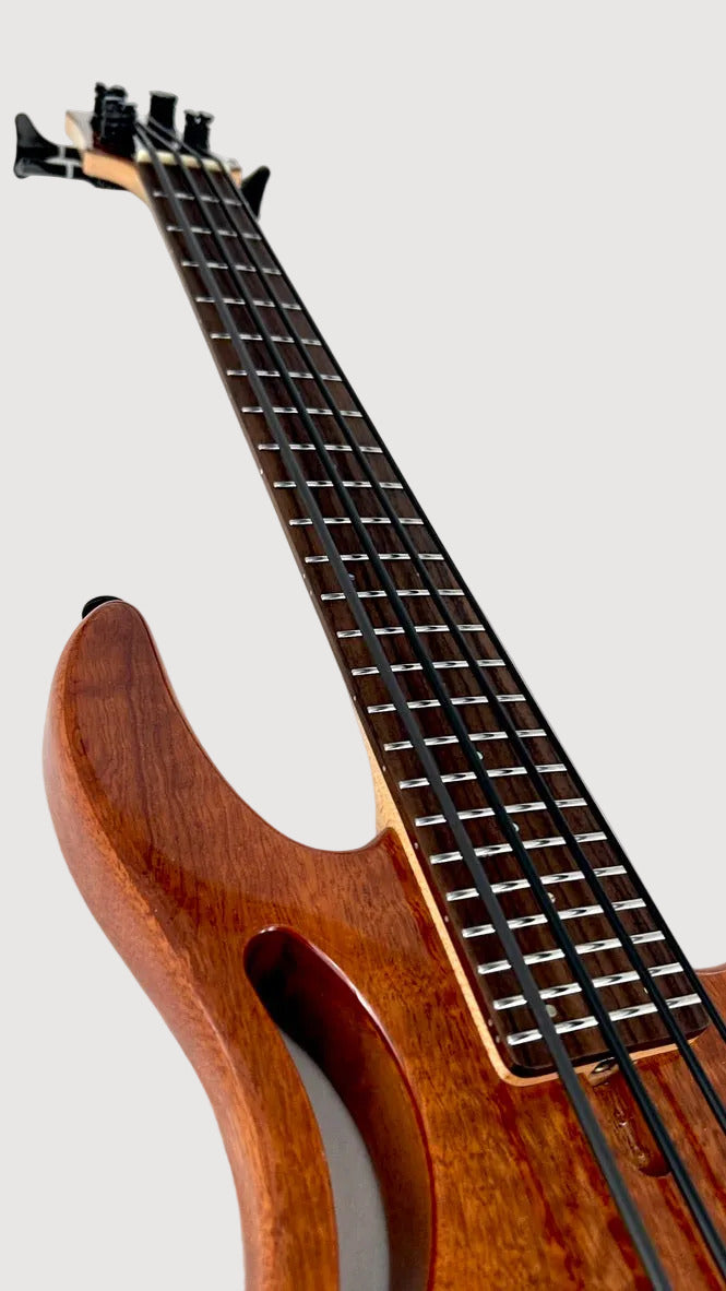 Akama Mini Bass