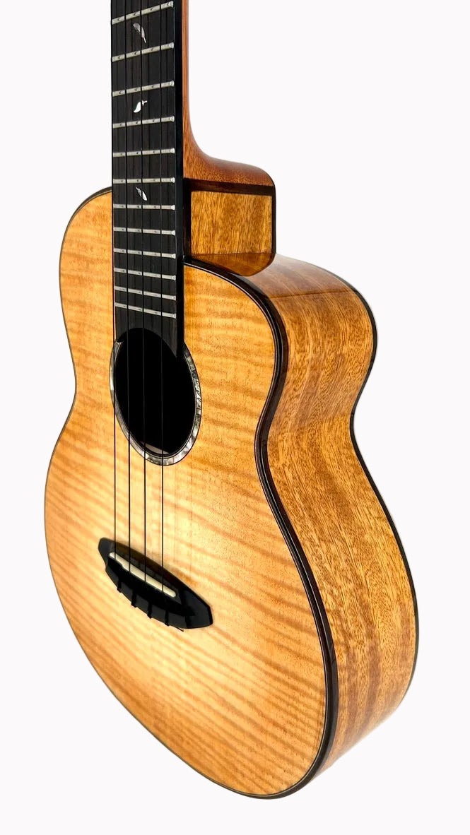 aNueNue UT166 Honey Sunburst Tenor