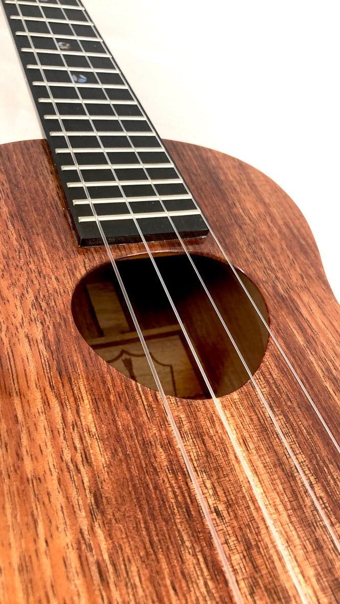 KoAloha KCM-02 Concert Longneck gloss #17