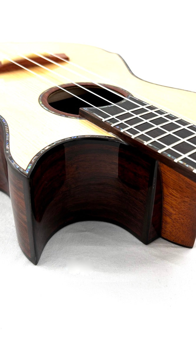 MAESTRO UT-SR (S) Tenor Cutaway