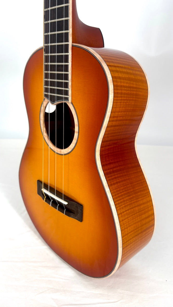 'Oli L2 Tenor Spruce Flamed Maple gloss sunburst (L2-TSFM-SB)