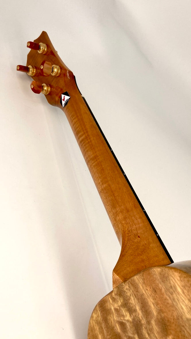 Rebel Creme brulee Concert Longneck gloss #12