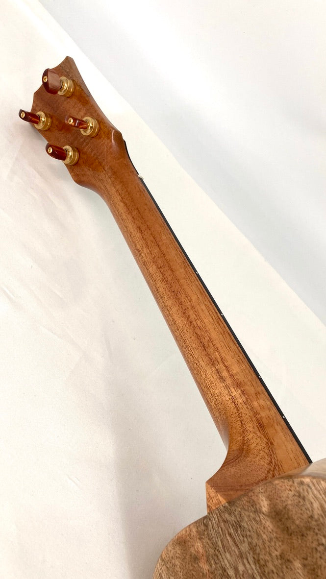 Rebel Double Creme Tenor matt #40