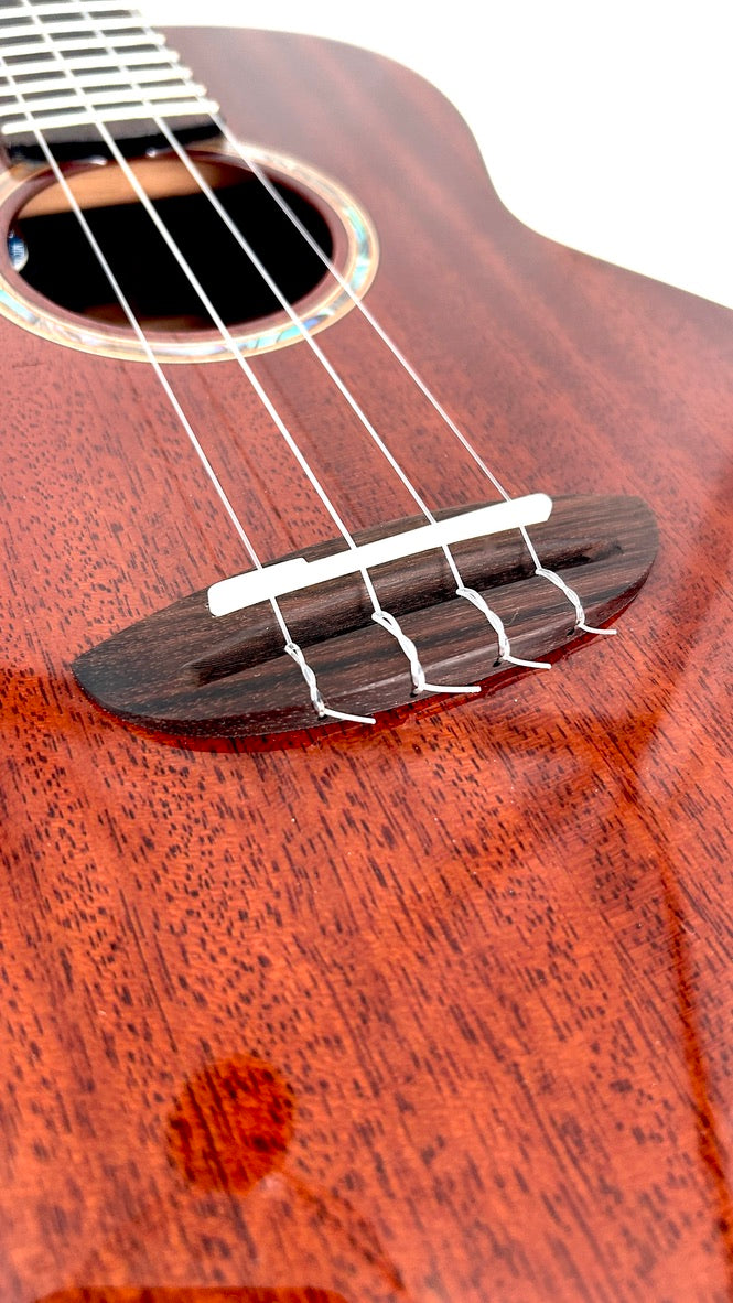aNueNue AMM3E Tenor mit Pickup