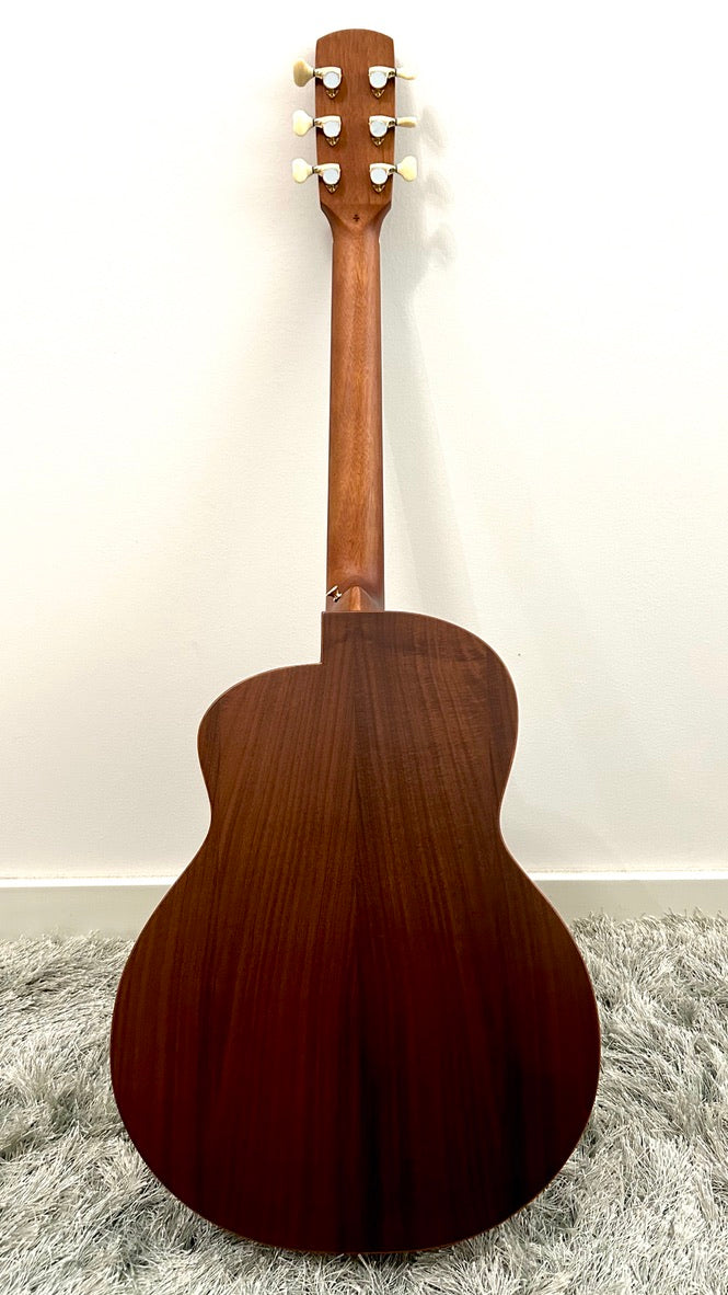 aNueNue L30E Gitarre