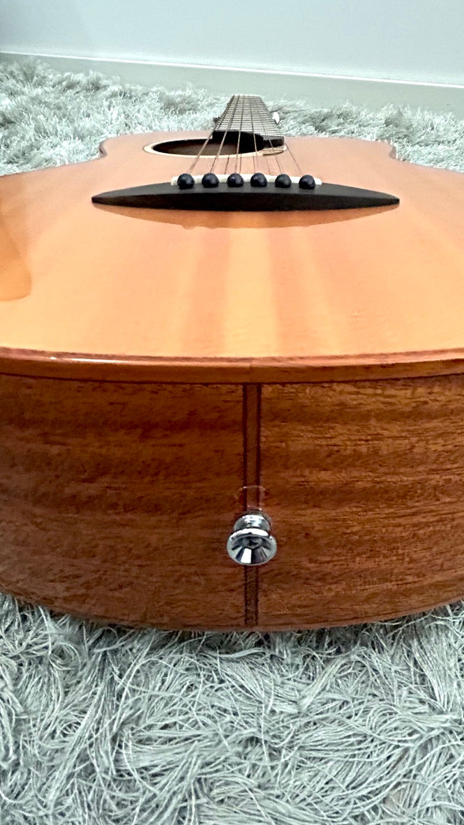 aNueNue M100 Travel Guitar