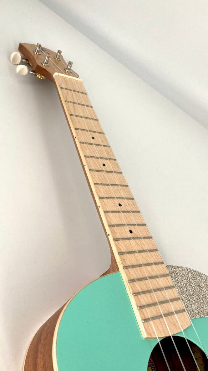 aNueNue UT-10 IG Tenor