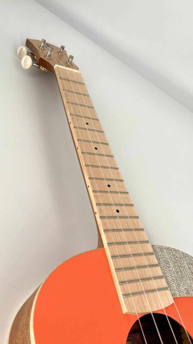 aNueNue UT-10 LC Tenor