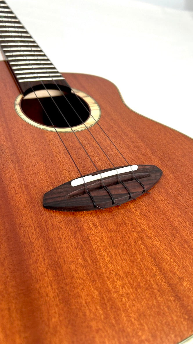 aNueNue UT110 Green Bird Tenor