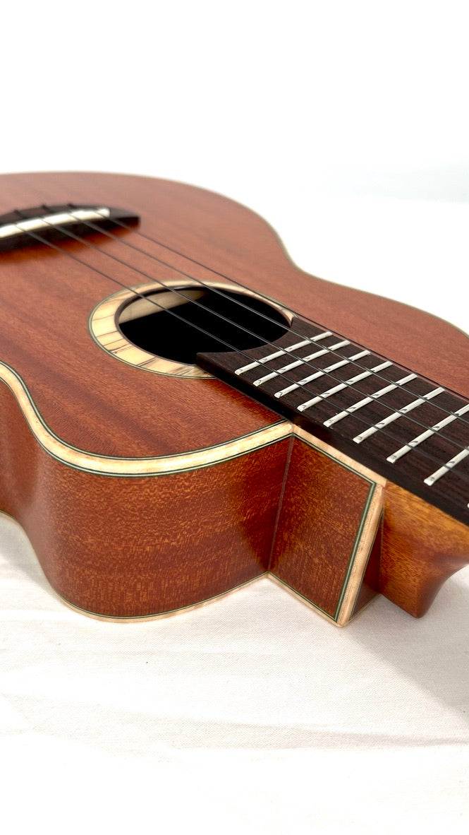 aNueNue UT110 Green Bird Tenor