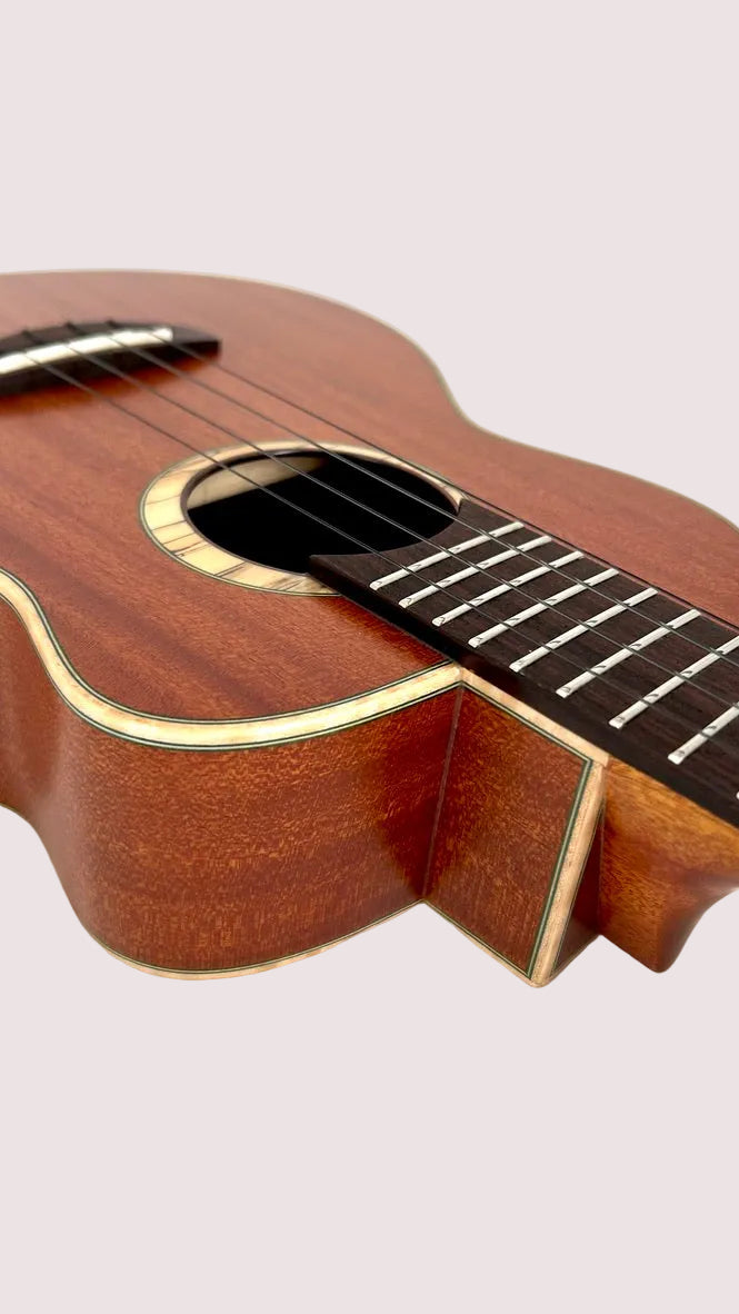 aNueNue UT110 Green Bird Tenor