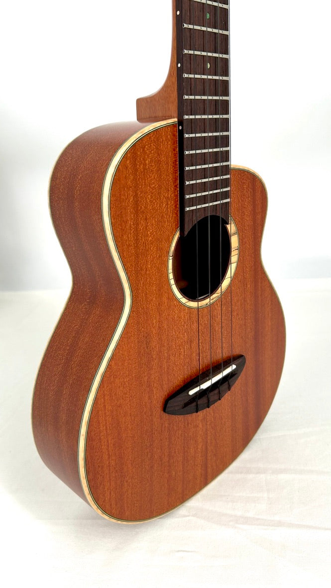 aNueNue UT110 Green Bird Tenor