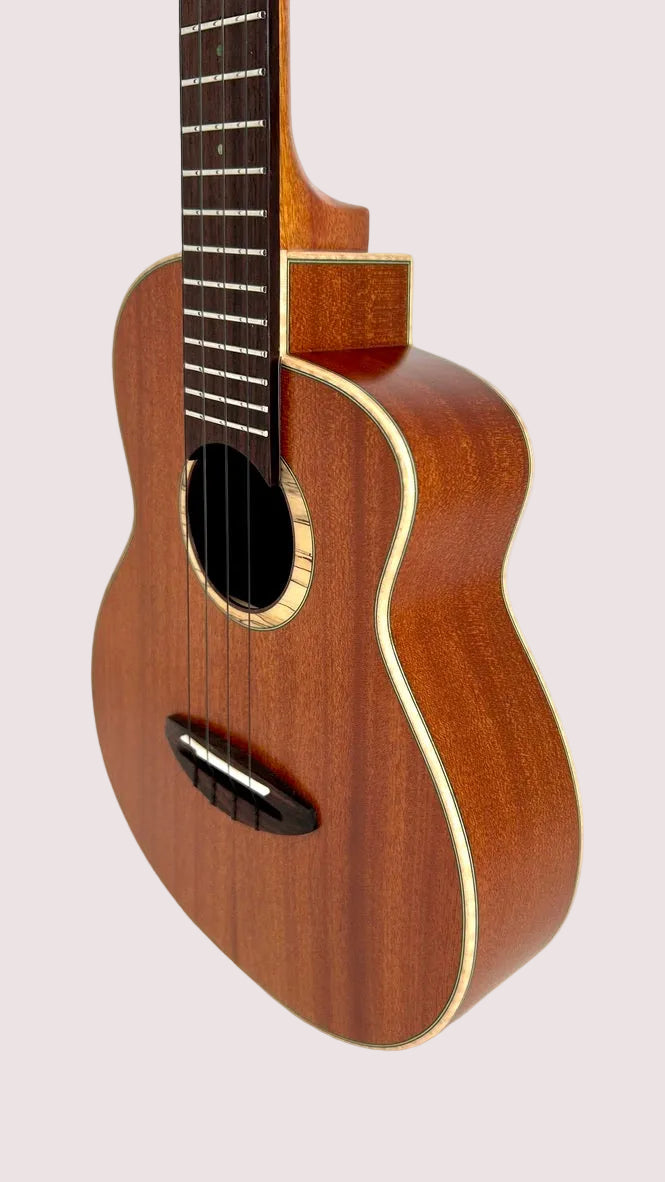 aNueNue UT110 Green Bird Tenor