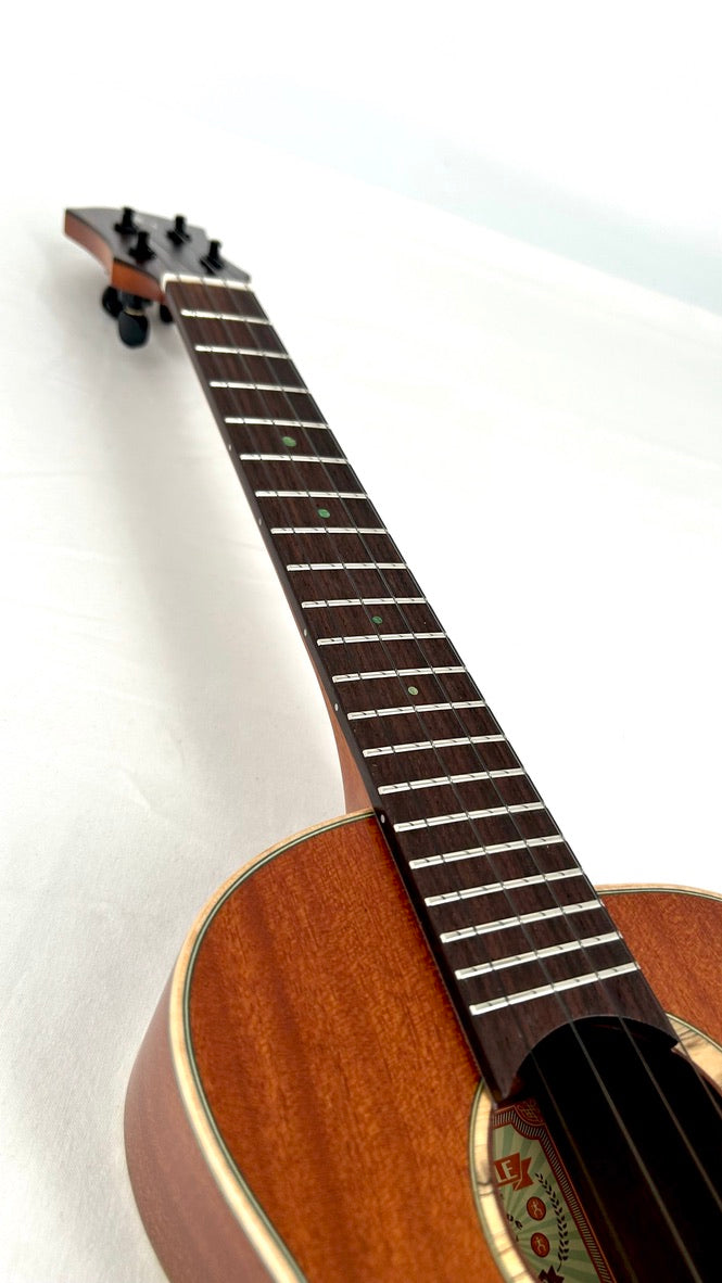 aNueNue UT110 Green Bird Tenor