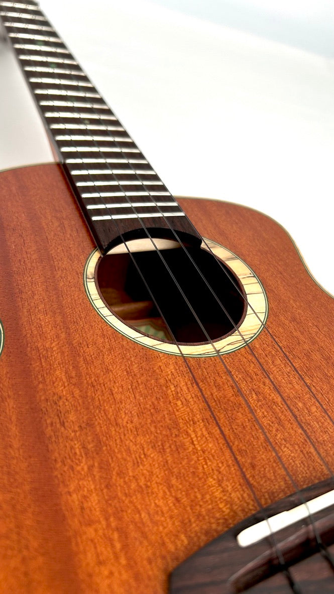 aNueNue UT110 Green Bird Tenor