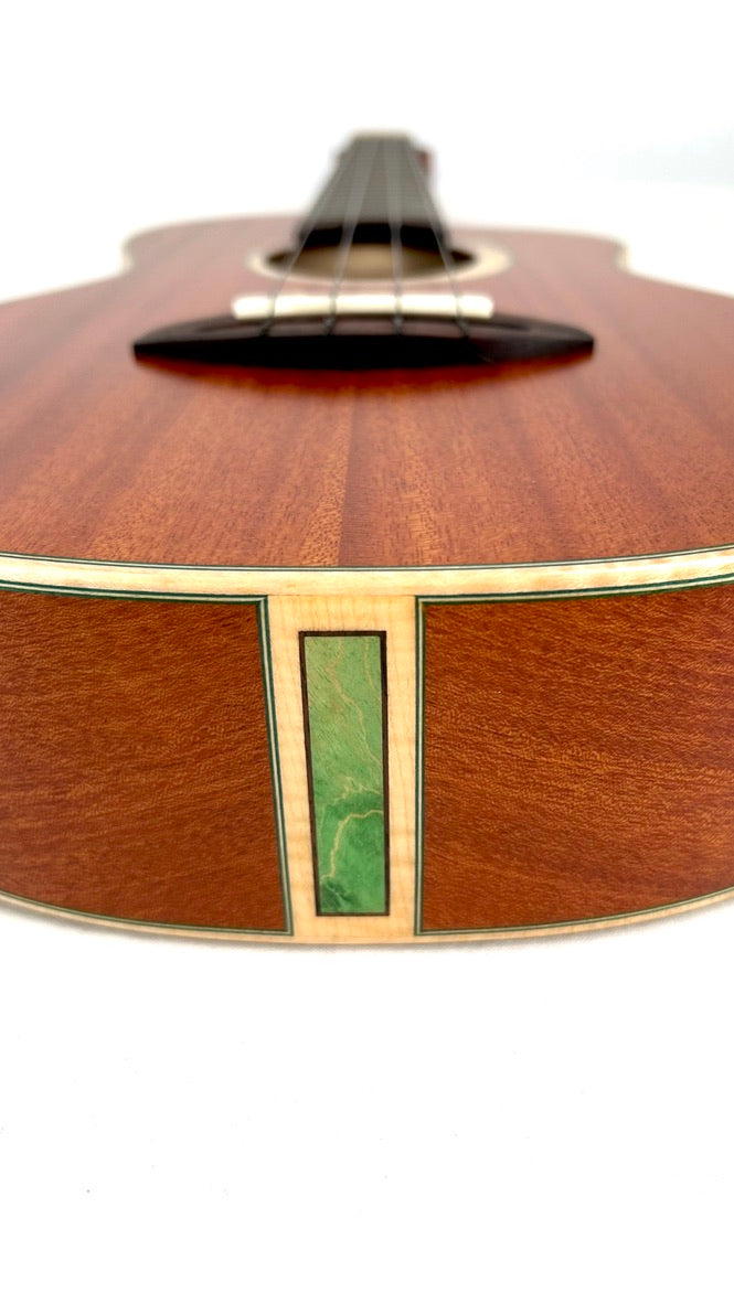 aNueNue UT110 Green Bird Tenor