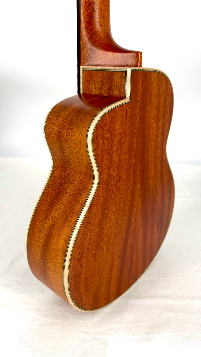 aNueNue UC110 Green Bird Concert