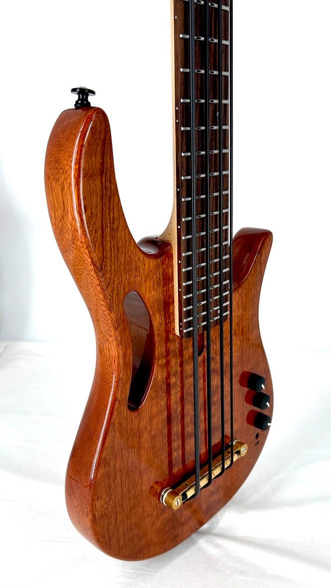 Akama Mini Bass
