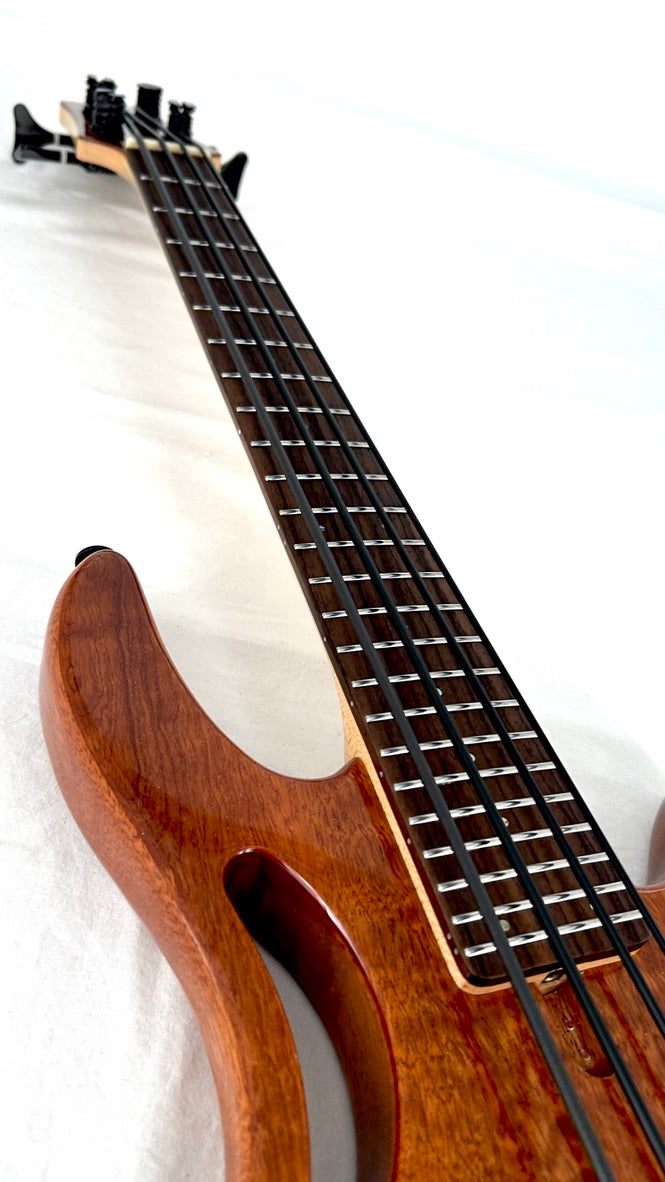 Akama Mini Bass
