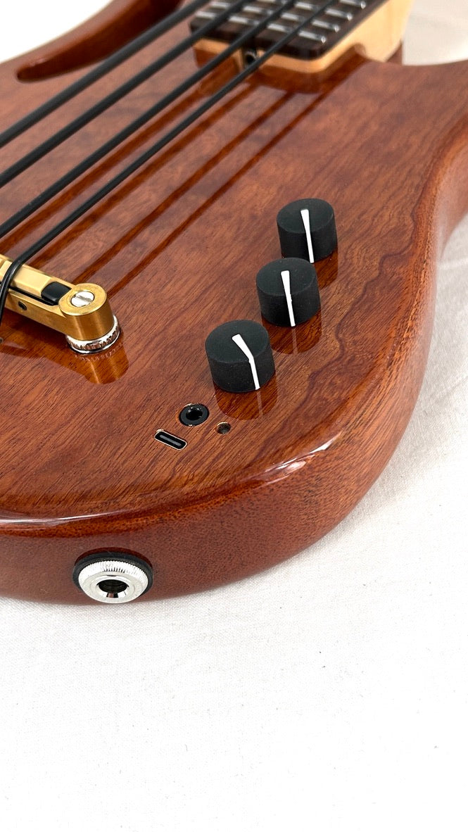 Akama Mini Bass