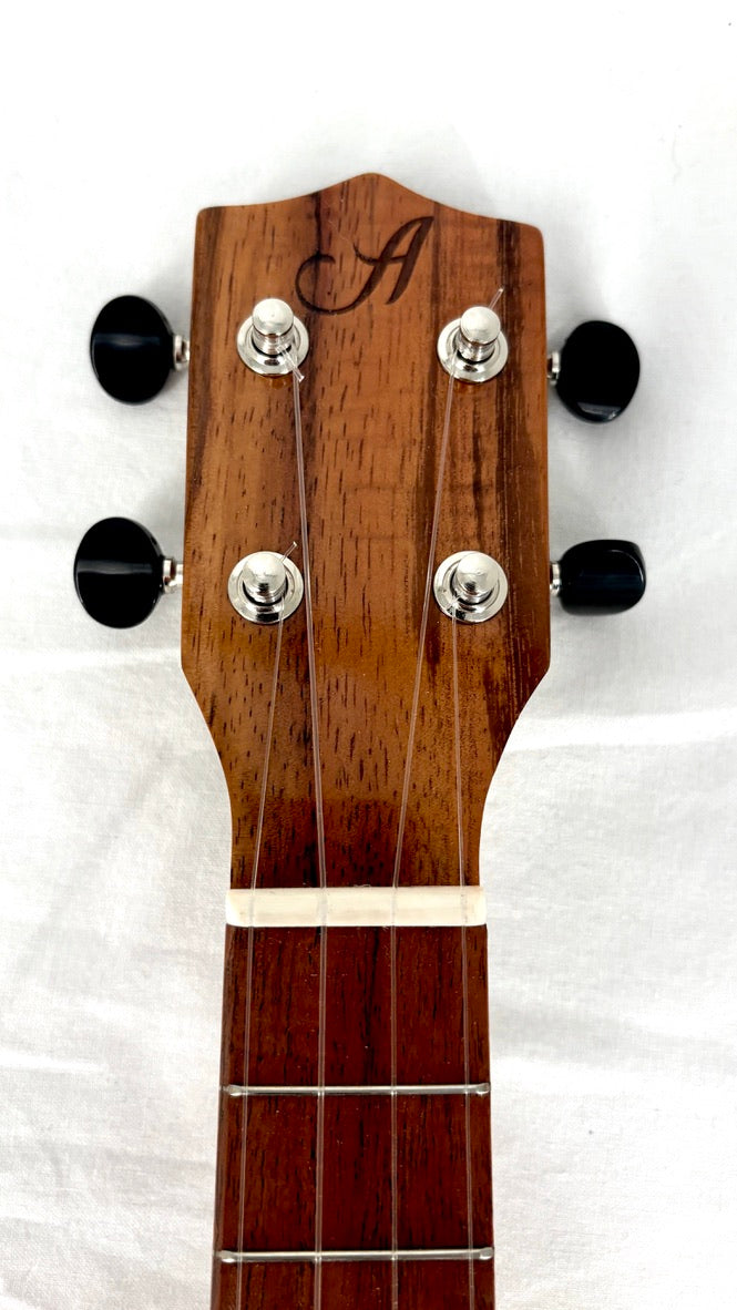 Ana'ole ASL Sopran Longneck Curly Koa