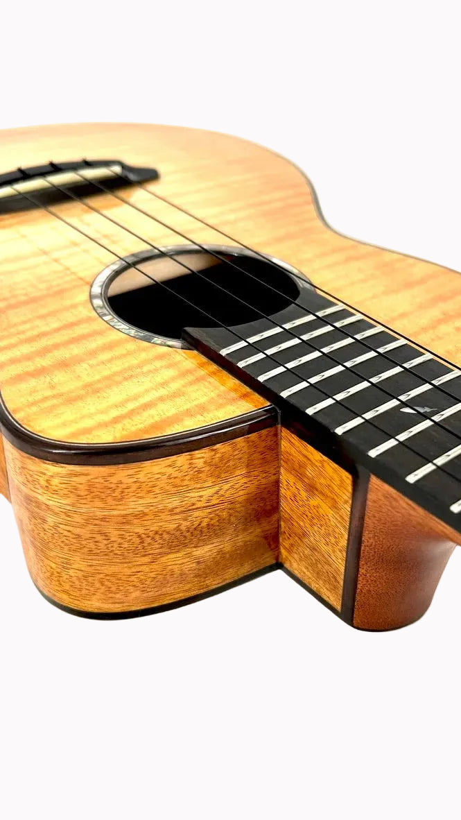 aNueNue UT166 Honey Sunburst Tenor