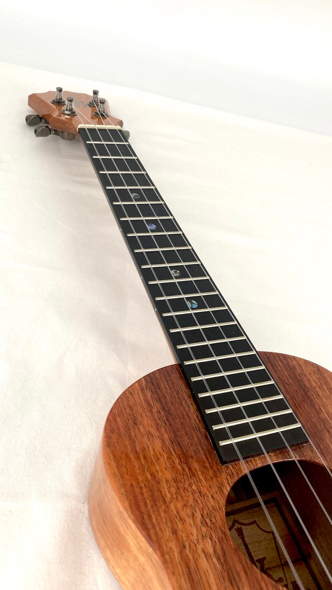 KoAloha KCM-02 Concert Longneck gloss #17