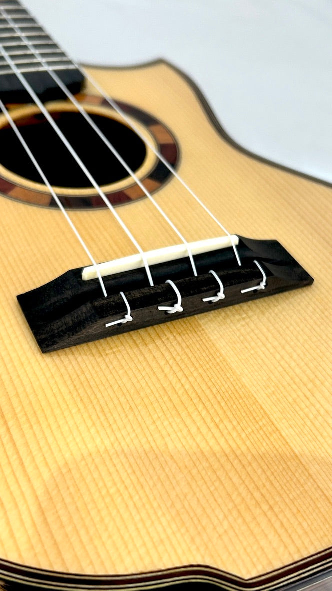 MAESTRO UT-OV SB Tenor Cutaway