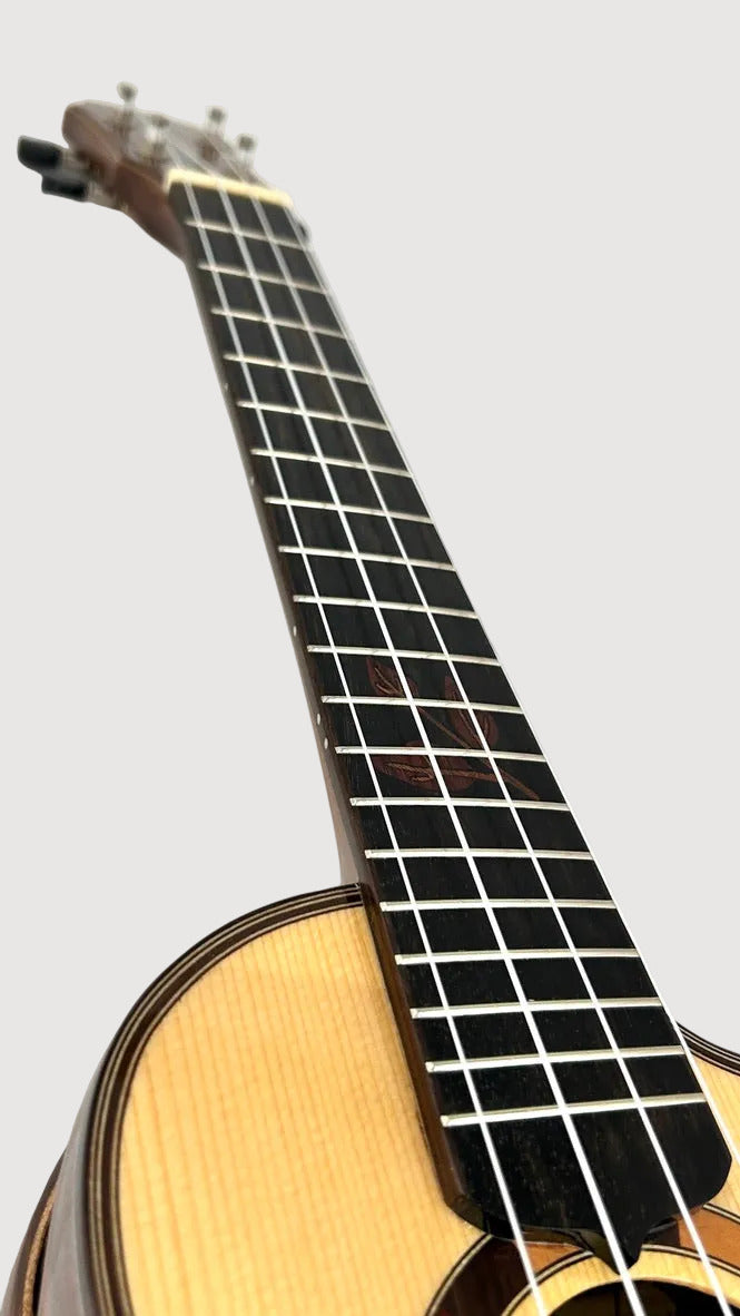 MAESTRO UT-OV SB Tenor Cutaway
