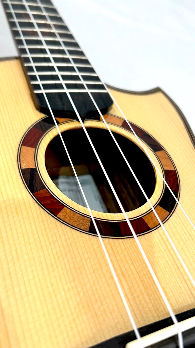MAESTRO UT-OV SB Tenor Cutaway