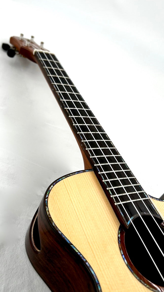 MAESTRO UT-SR (S) Tenor Cutaway