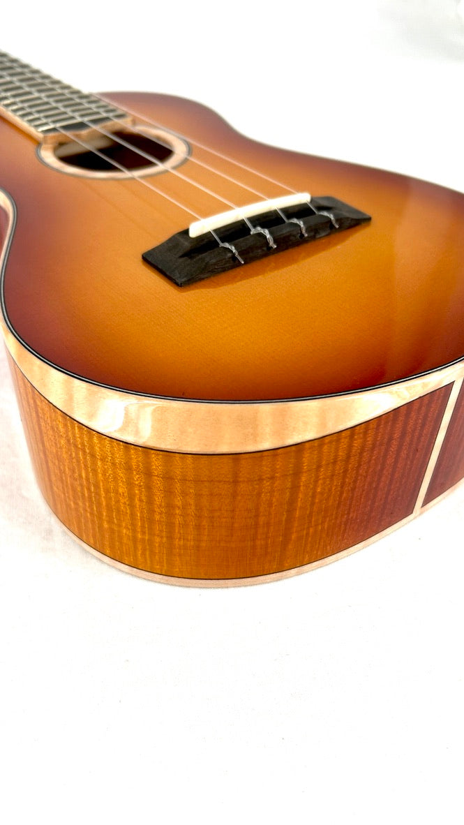 'Oli L2 Concert Spruce Flamed Maple gloss sunburst (L2-CSFM-SB)