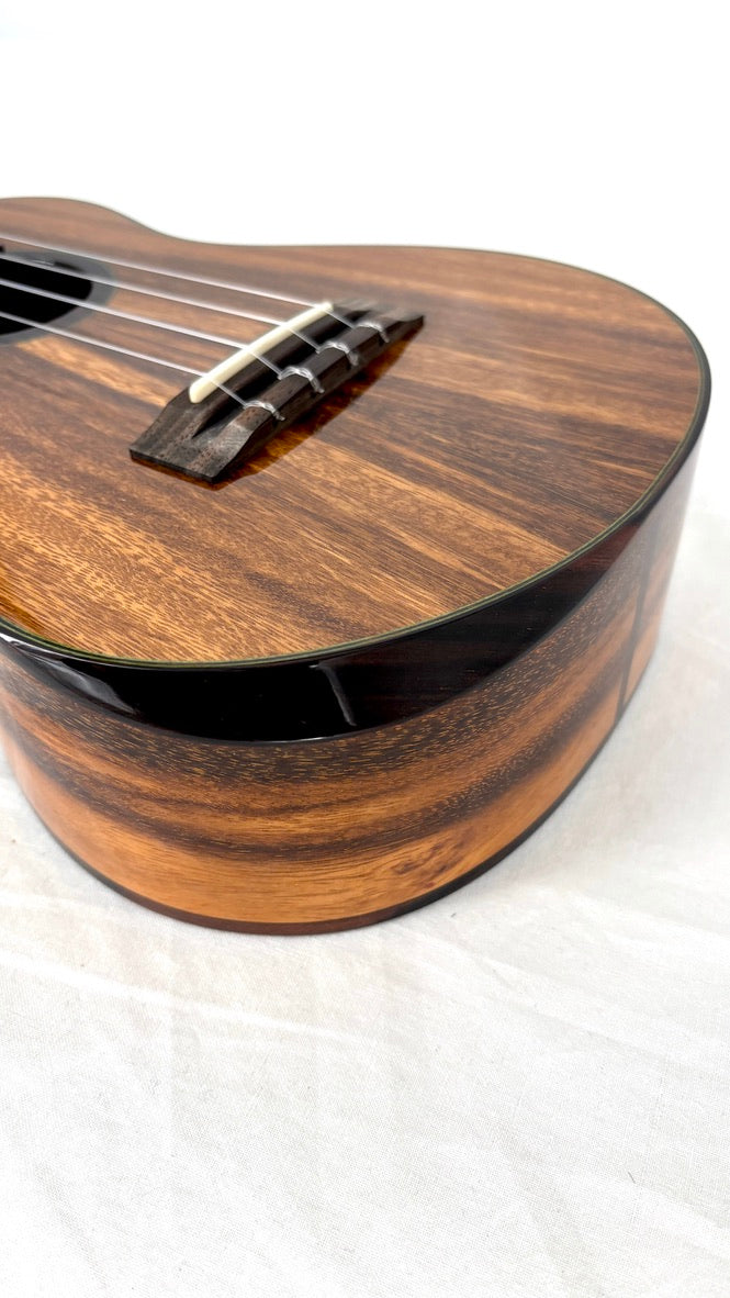 'Oli L2 Concert Acacia gloss Monstera Inlay (L2-CA)