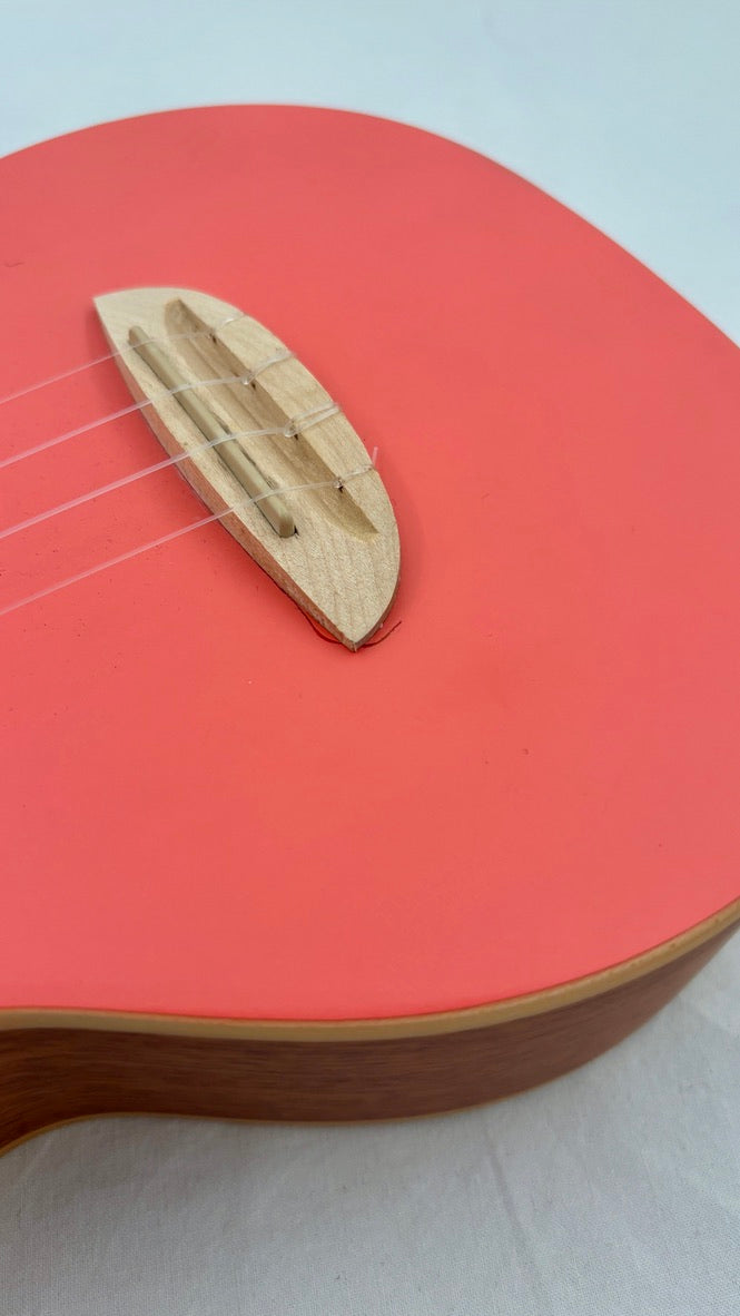 aNueNue UC-10 LCE Concert mit Pickup