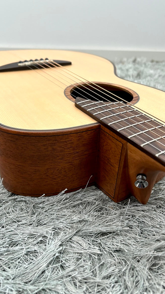 aNueNue L10 Gitarre