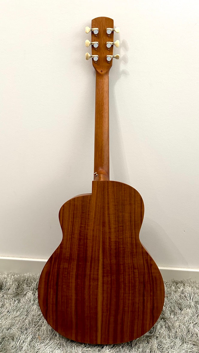aNueNue L30 Gitarre