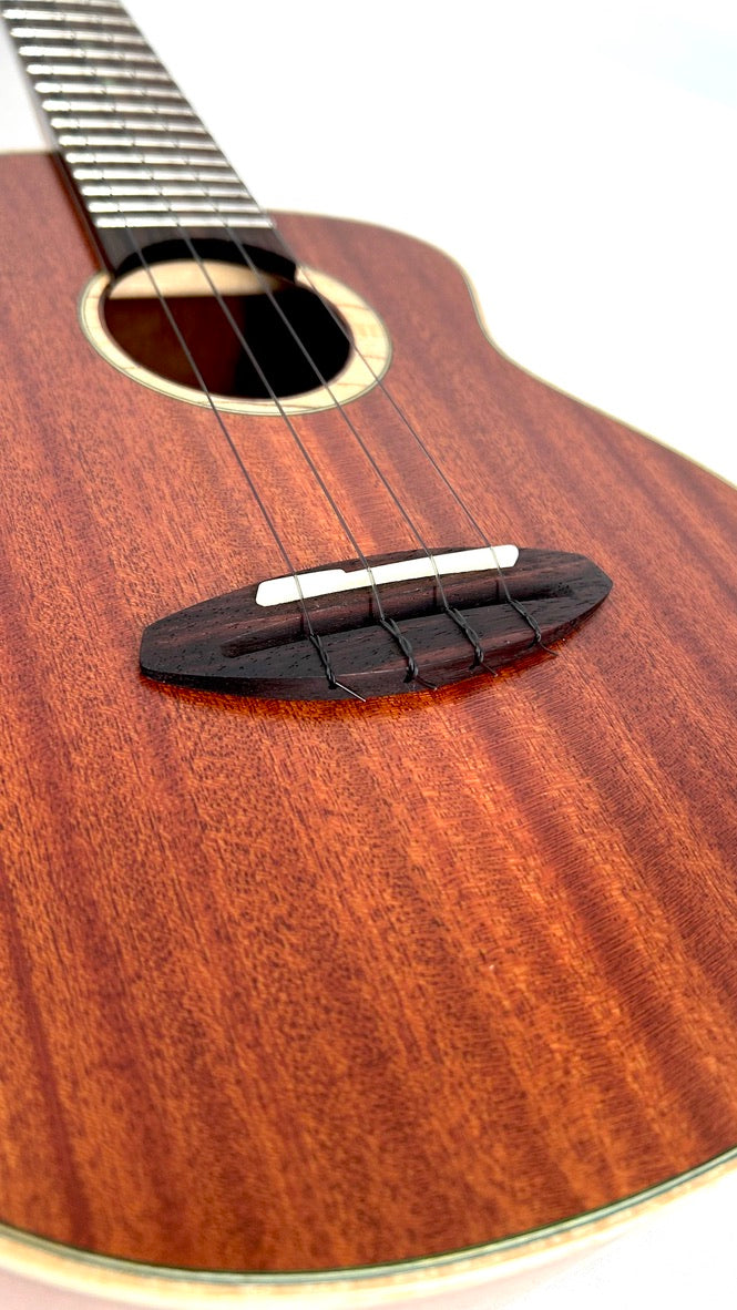 aNueNue UC110 Green Bird Concert