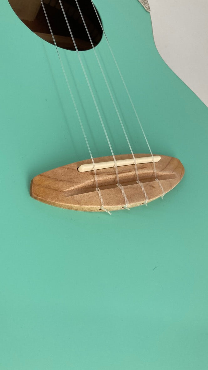 aNueNue UT-10 IG Tenor