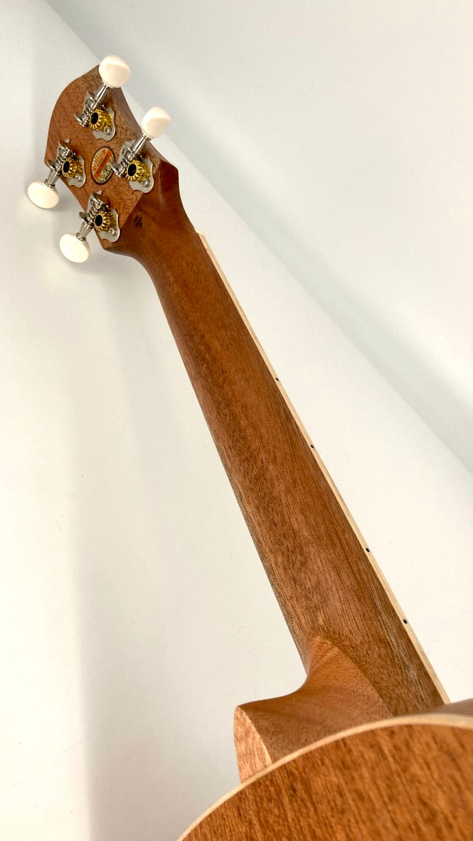 aNueNue UT-10 LC Tenor