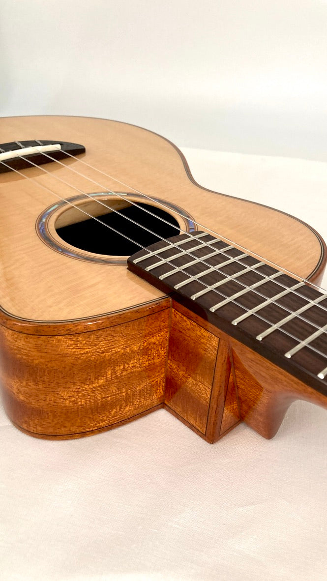 aNueNue UT100 Sitka Bird Tenor