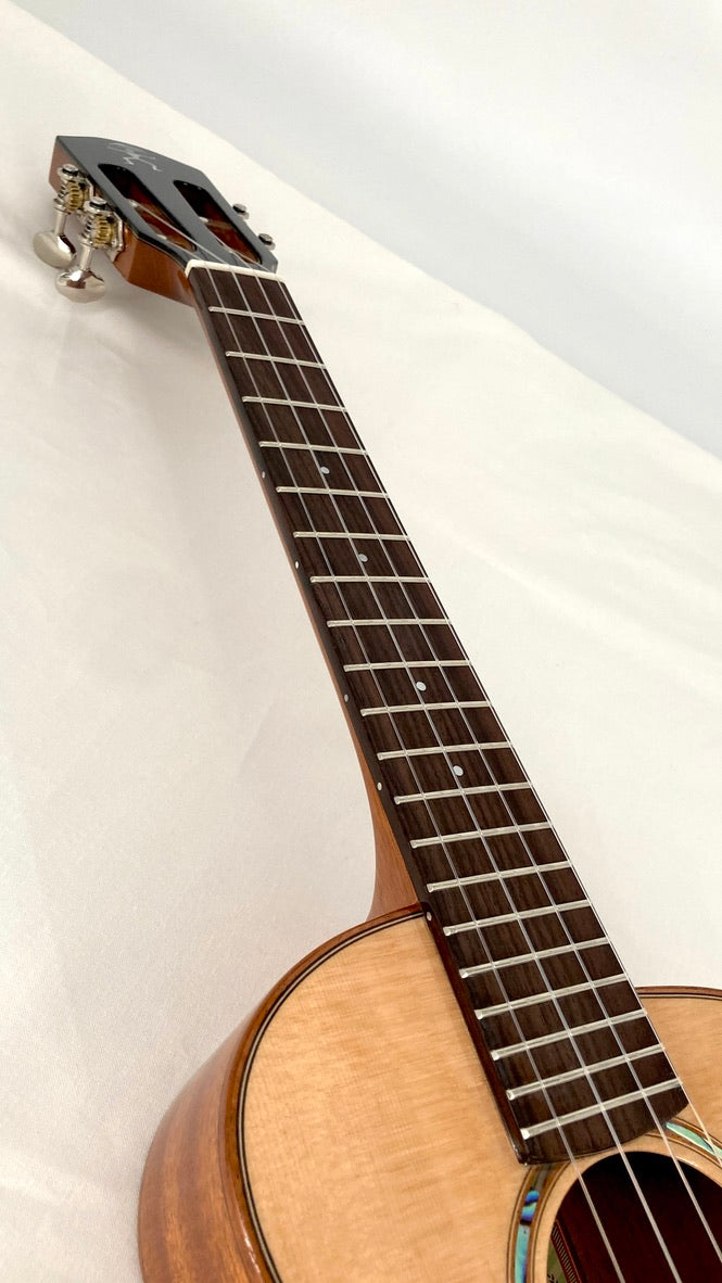 aNueNue UT100 Sitka Bird Tenor