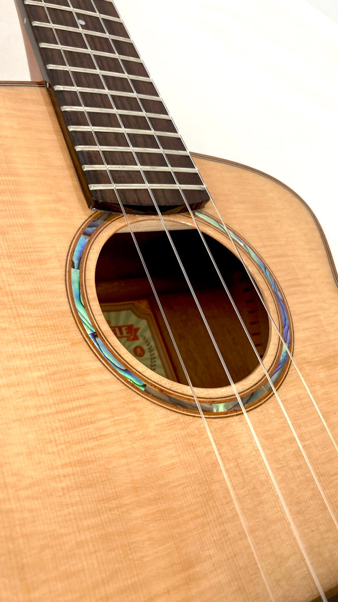 aNueNue UT100 Sitka Bird Tenor