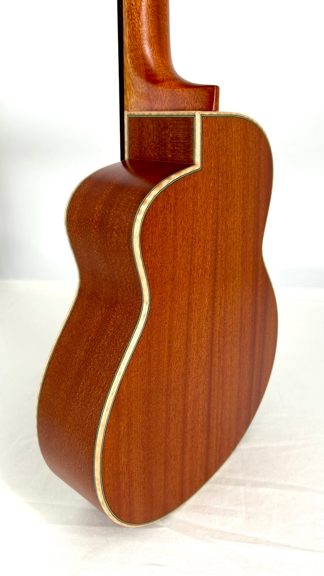 aNueNue UT110 Green Bird Tenor