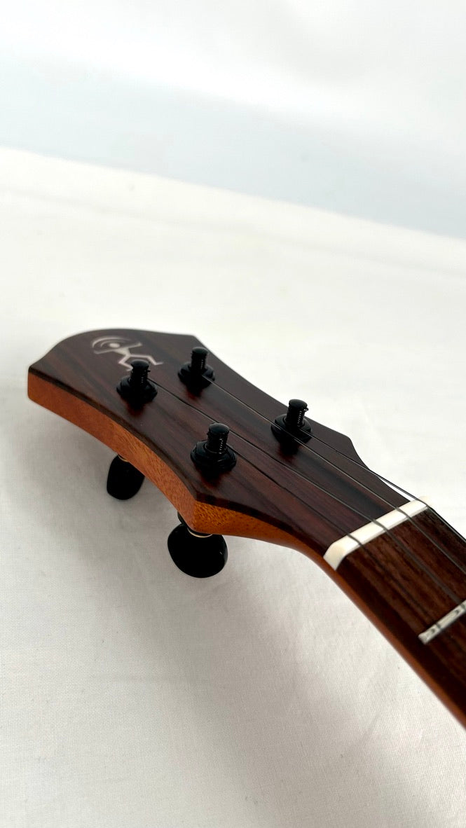 aNueNue UT110 Green Bird Tenor