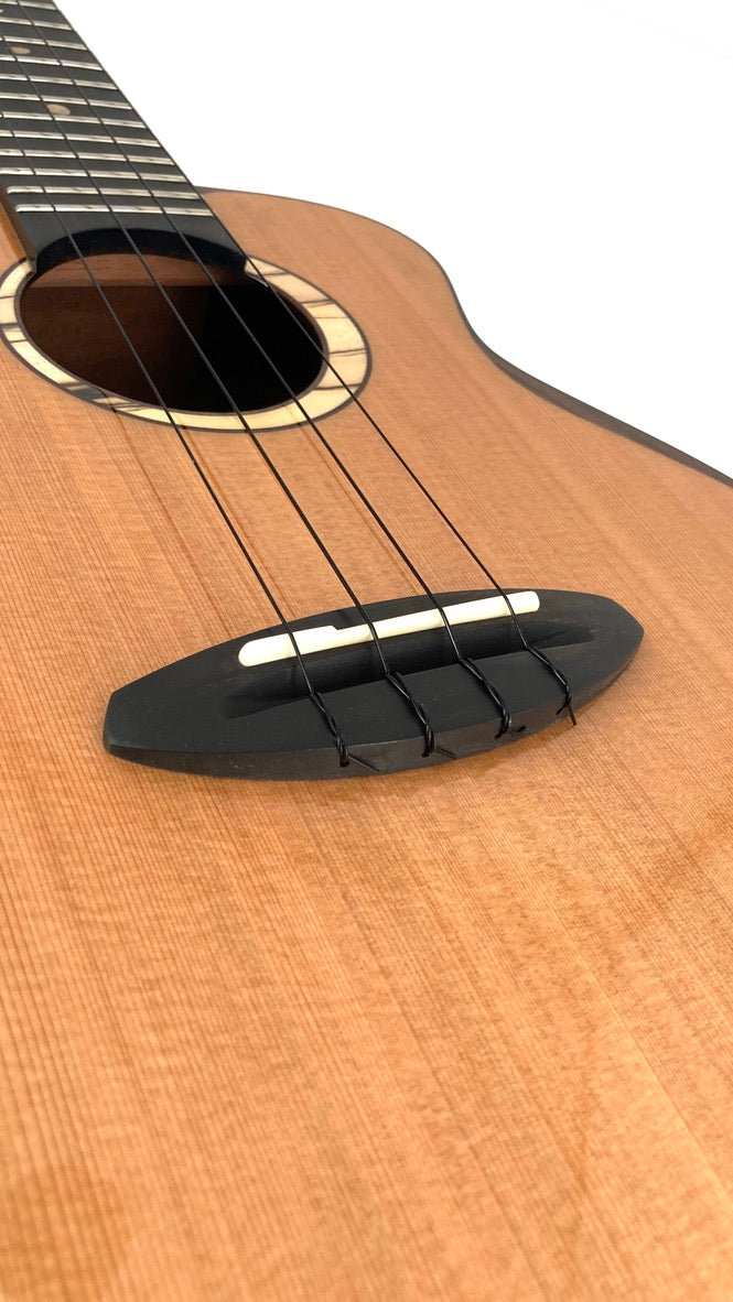 aNueNue UT214 Cedarbird Tenor