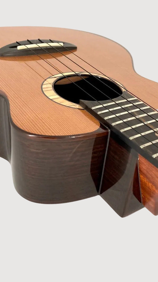 aNueNue UT214 Cedarbird Tenor