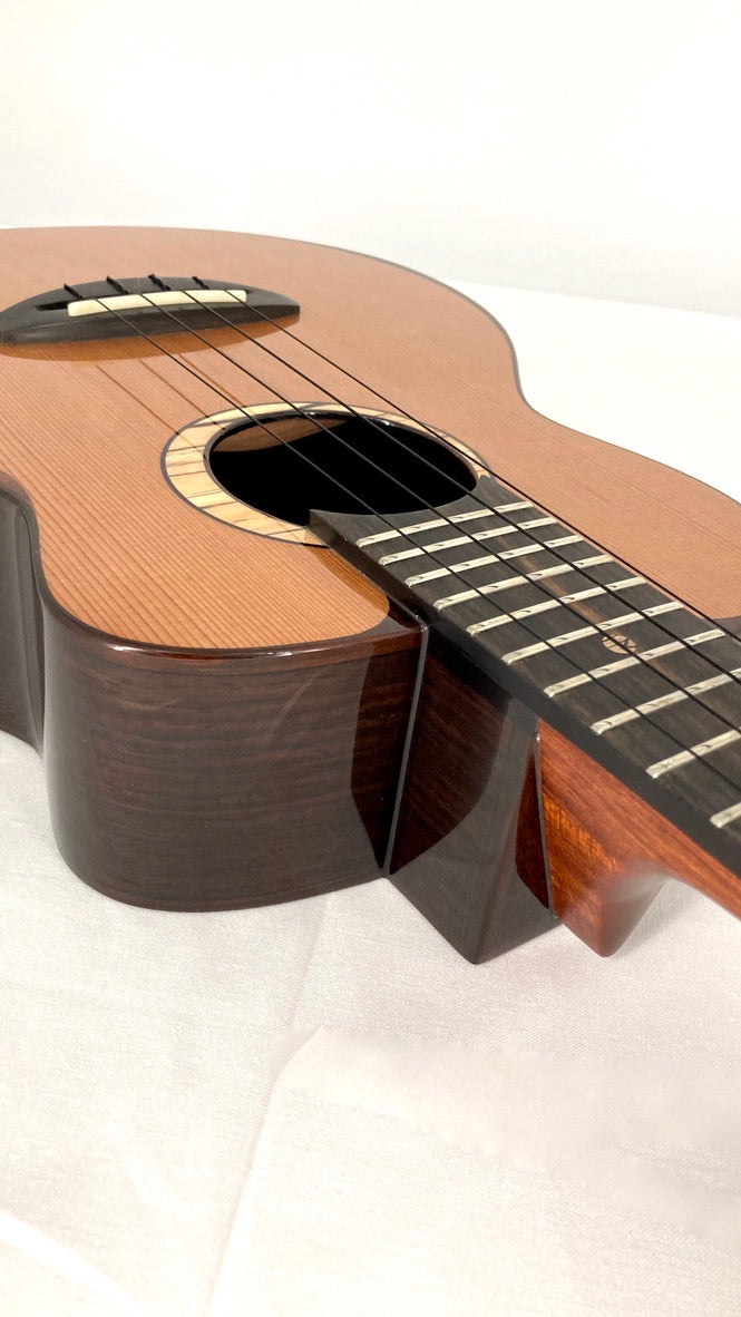 aNueNue UT214 Cedarbird Tenor