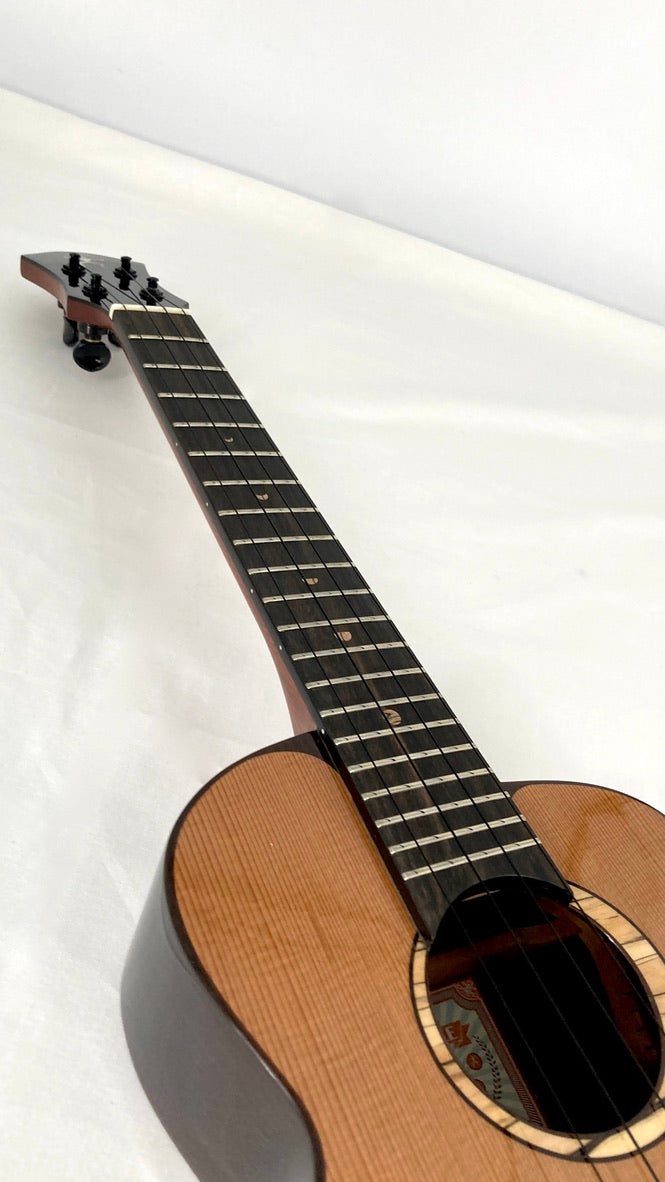 aNueNue UT214 Cedarbird Tenor